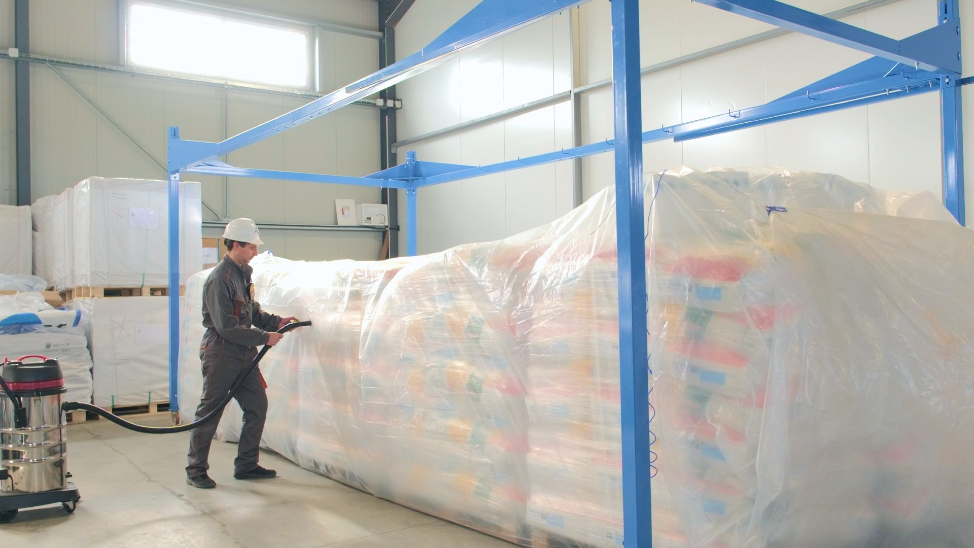 Operatore aspira aria da liner Mega Bag Nox per stoccaggio ermetico e atmosfera controllata Operatore aspira aria da liner Mega Bag Nox per stoccaggio ermetico e atmosfera controllata